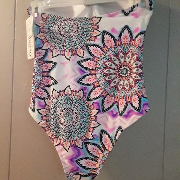 One piece strapless swim suit - Picture 2 of 3